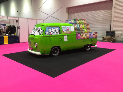 Barking heads cool vw attends Discover Dogs 