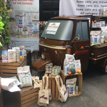 almo nature hit the streets of London with a Piaggio ape truck